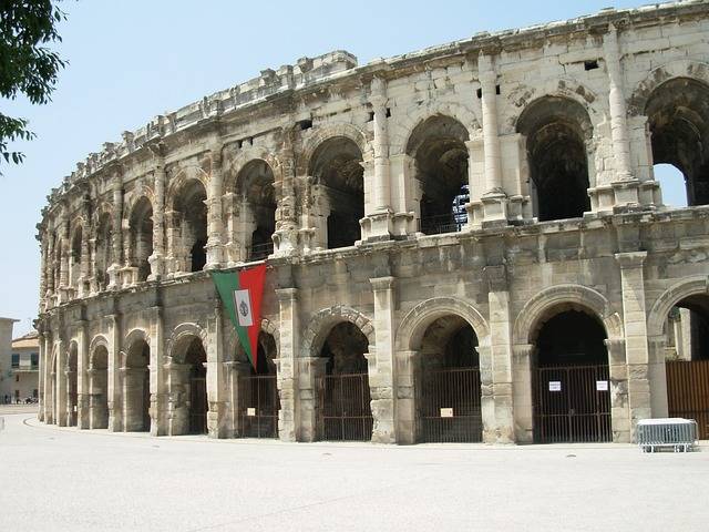 Comment se rencontrer à Nîmes